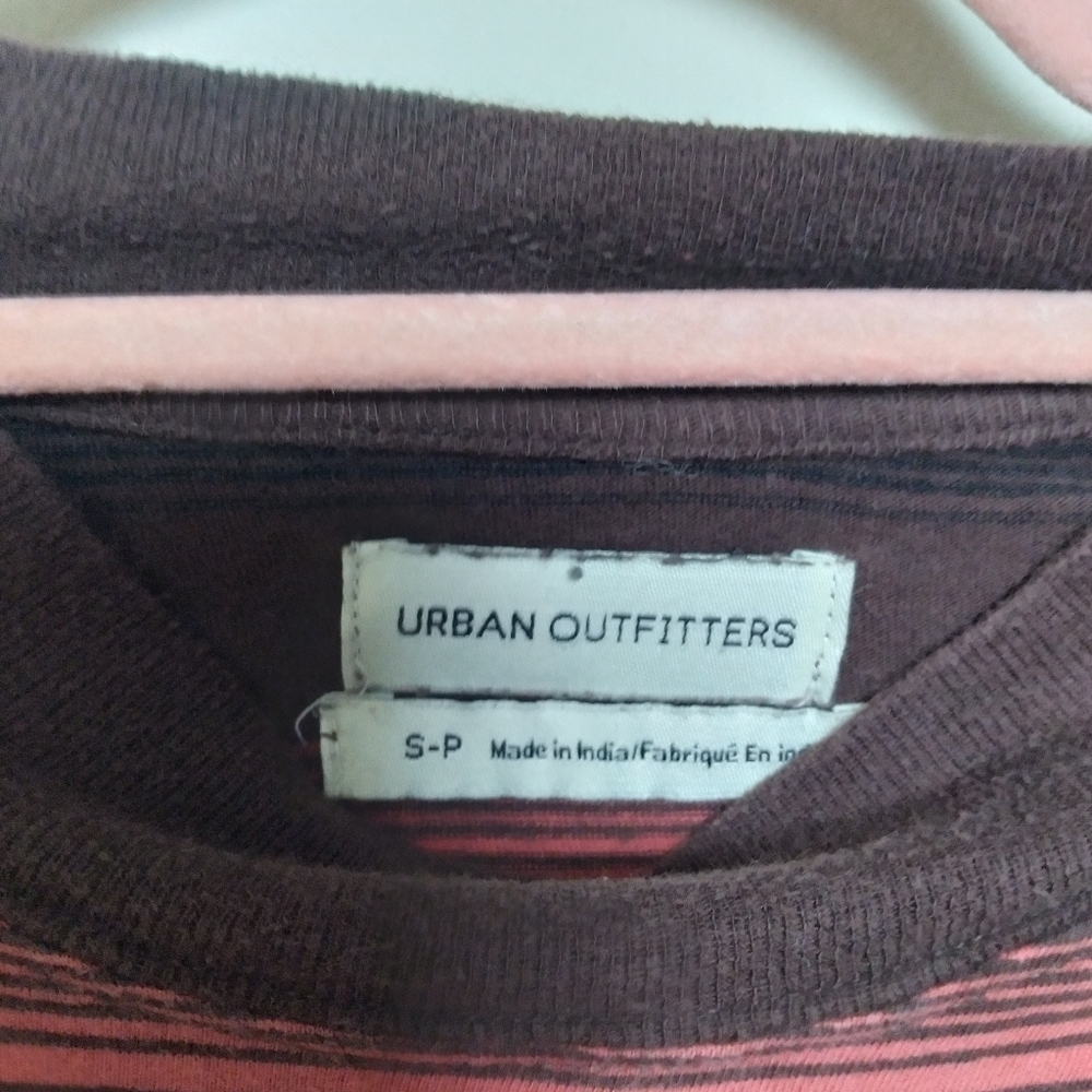 Urban Outfitters Men's Red Striped Long Sleeve Crew Neck Tee Shirt Size Small - Picture 5 of 7